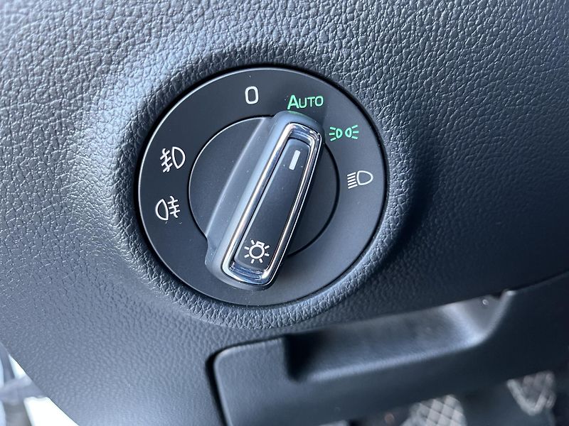 Škoda Superb (2021) 1.5TSI 110KW STYLE MAN6 MATRIX - fotka 38 z 49