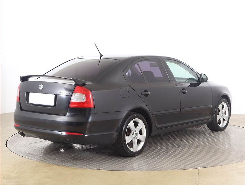 Škoda Octavia (2010) Elegance 2.0 TDI, Xenony - fotka 5 z 15