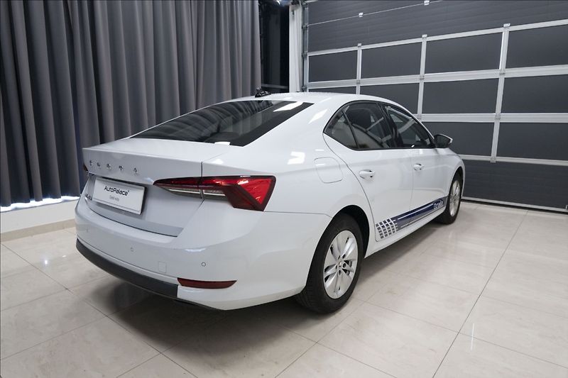 Škoda Octavia 2,0 TDI DSG VÝHŘEV 1. MAJ ČR - fotka 4 z 38