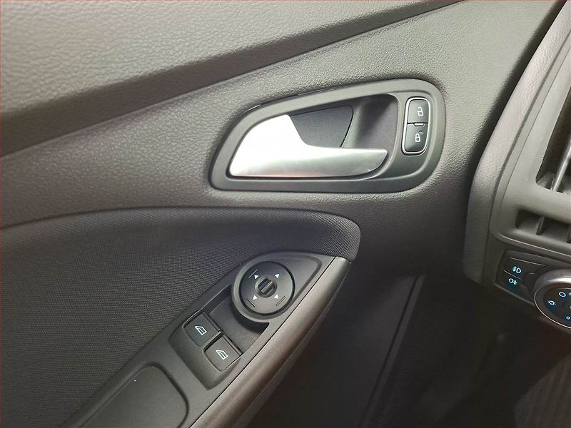 Ford Focus (2017) 1.0 EcoBoost, Navi - fotka 14 z 14