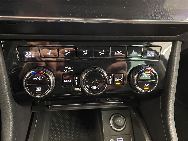 Škoda Superb 2,0 TDI 147kW DSG Style - fotka 14 z 29