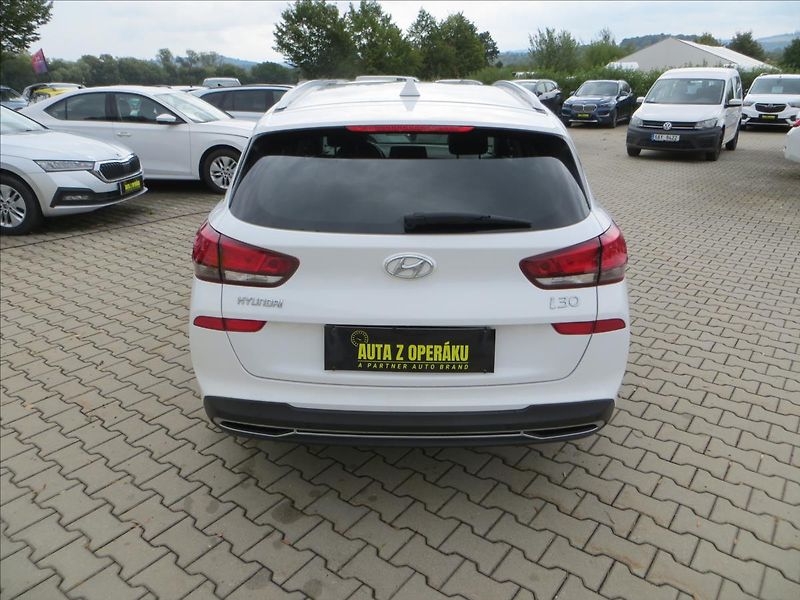 Hyundai i30 1,0 T-GDI DCT Comfort ČR - fotka 6 z 23