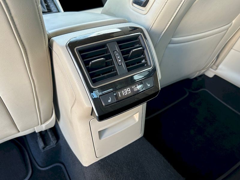 Škoda Superb (2016) Laurin & Klement 2.0 TDI 140kW - fotka 32 z 35