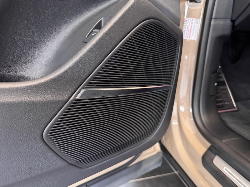 Audi Q8 50 TDI B&O Laser Carbon OLED - fotka 7 z 39