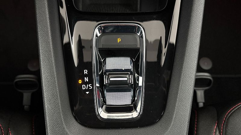 Škoda Octavia 2.0 TSI DSG RS Combi - fotka 22 z 26