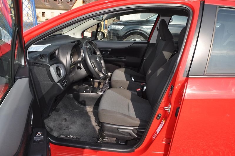 Toyota Yaris 1.33VVT-i 73kW - fotka 6 z 16