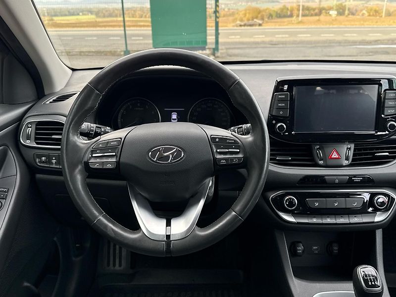 Hyundai i30 Family Comfort - fotka 18 z 25