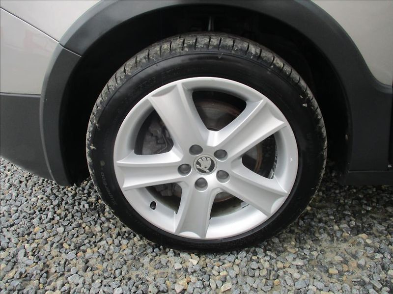 Škoda Roomster 1,2 TSi, Scout,DSG,klima,s.kn, - fotka 24 z 41