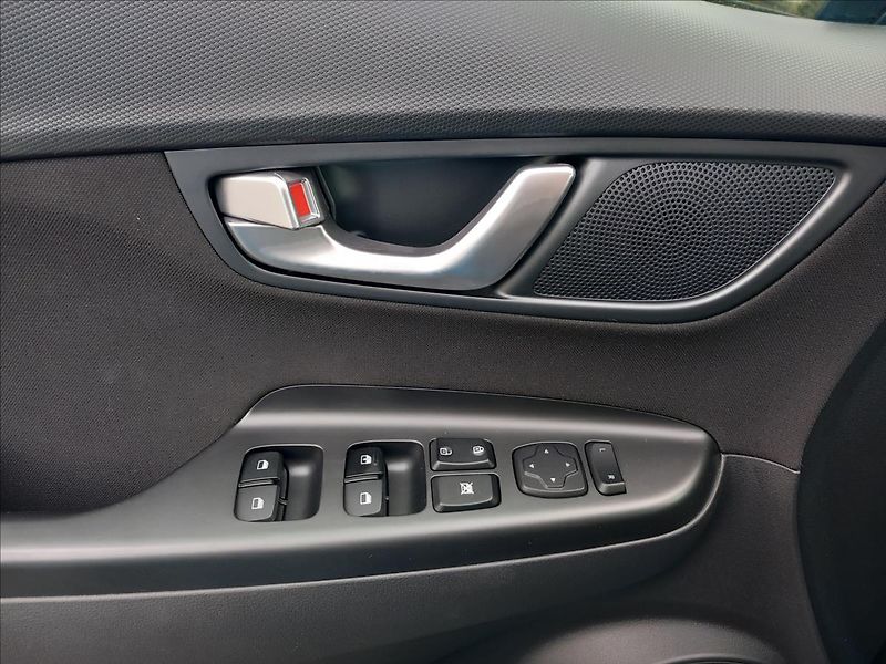 Hyundai Kona 1,0 T-GDI MT SMART - fotka 15 z 21