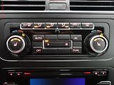 Volkswagen Touran (2011) 1.6TDI, Klima - náhled 17