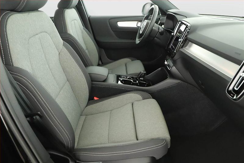 Volvo XC40 (2026) B3 - fotka 7 z 22