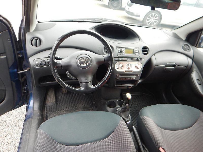 Toyota Yaris 1.0 VVTi, KLIMA - fotka 11 z 20