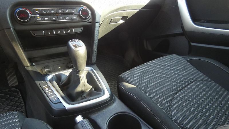 Kia Ceed 1.5 T-GDI TOP - fotka 6 z 23