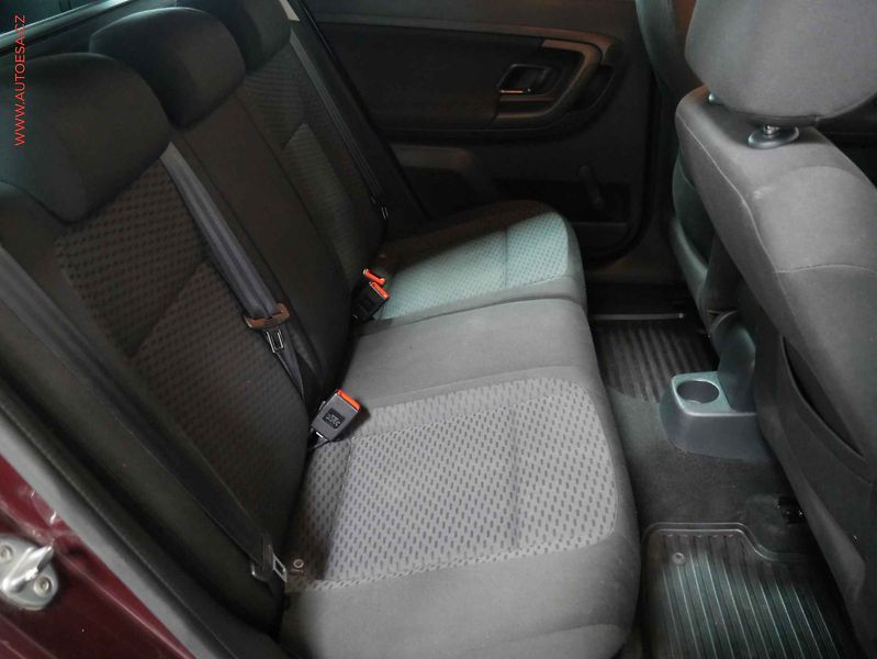 Škoda Fabia (2012) 1.2, 2.maj,ČR, AC, temp - fotka 11 z 16