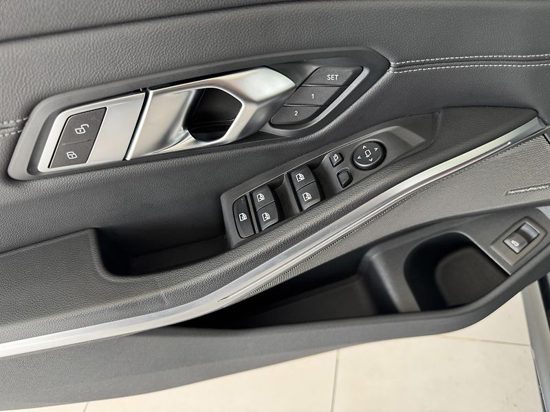 BMW Řada 3 M340d xDrive*Laser*Max.Výbava - fotka 34 z 42