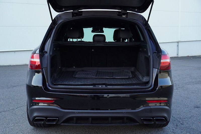 Mercedes-Benz GLC (2019) 300 4MATIC AMG - fotka 16 z 32