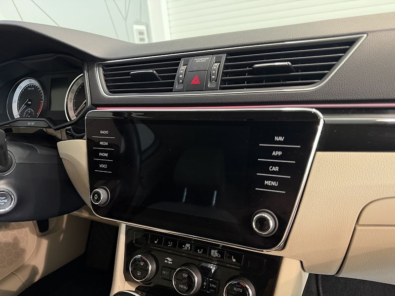 Škoda Superb kombi 2.0TDI 140kW 4x4 L&K - fotka 14 z 28