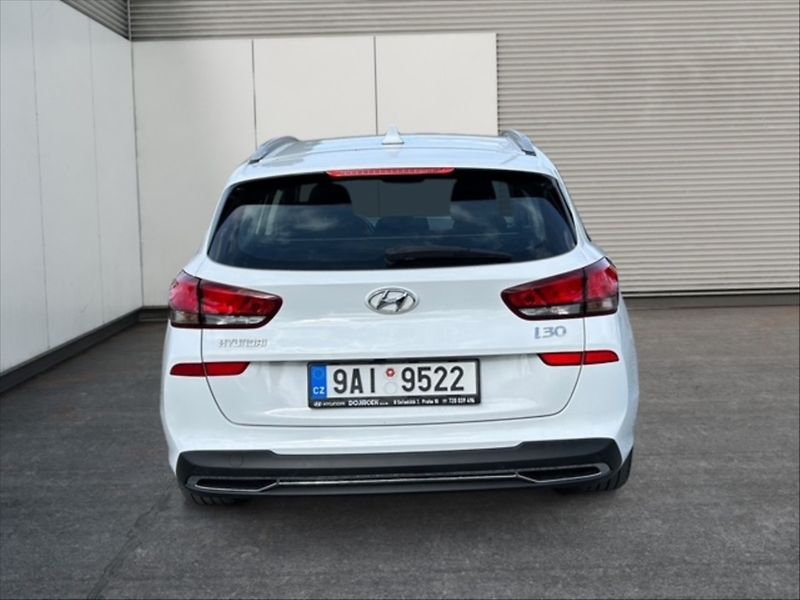 Hyundai i30 1,5 i Family Comfort - fotka 5 z 11
