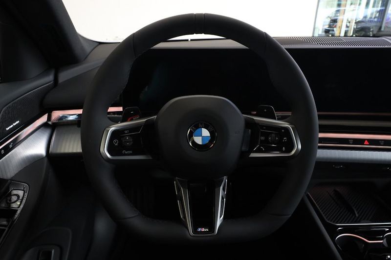 BMW Řada 5 520d xDrive - fotka 10 z 18
