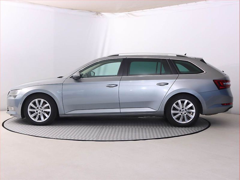 Škoda Superb (2019) 2.0 TDI, Automat, Kůže, Navi - fotka 3 z 21
