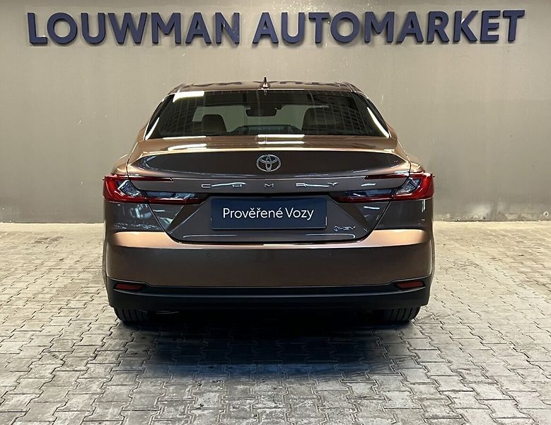 Toyota Camry 2,5 Hybrid AT Prestige - fotka 16 z 18