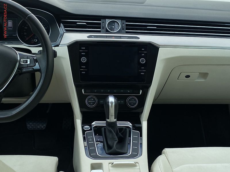 Volkswagen Passat (2018) 2.0 TDi, ČR, Highline, DSG - fotka 11 z 16