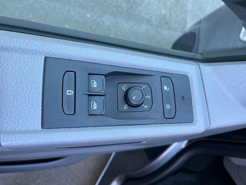 Volkswagen Caravelle (2023) 2,0 TDi DSG LONG 8-míst tažné  - fotka 14 z 23