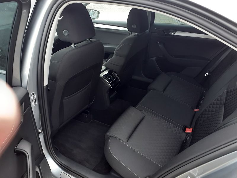 Škoda Superb (2020) 2.0 TDi 140Kw DSG ČR - fotka 22 z 32