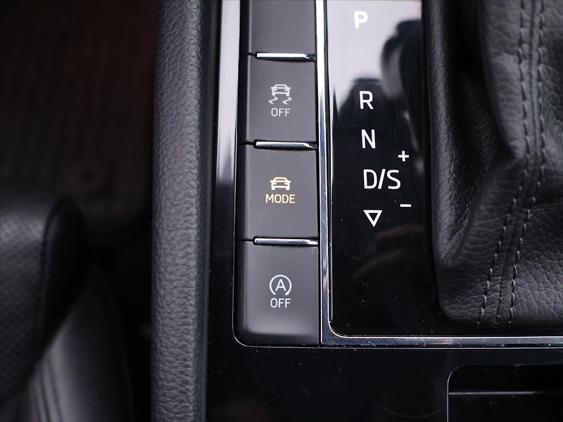 Škoda Superb 2,0 TDI 140kW DSG Style Plus - fotka 30 z 39