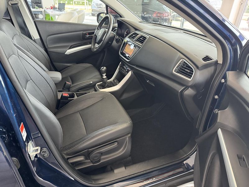 Suzuki SX4 S-Cross (2018) 1,4T 4x4 PizSulai Navigace  - fotka 24 z 33