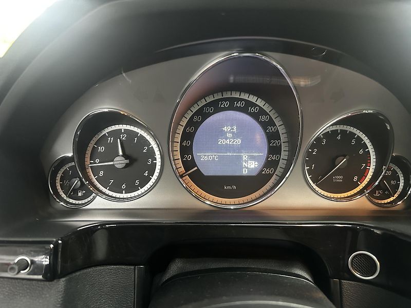 Mercedes-Benz Třídy E (2010) E 350 4 Matic AMG Kombi - fotka 12 z 21