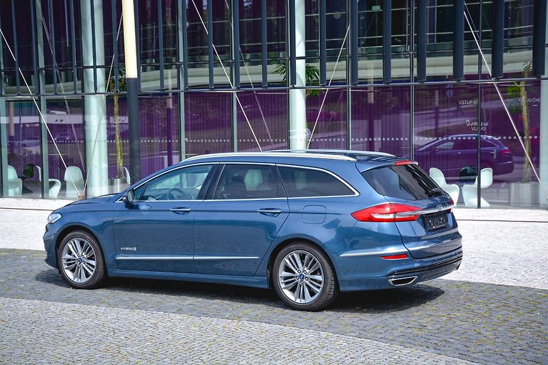 Ford Mondeo (2020) 2.0 187ps Hybrid ecvT VIGNALE  - fotka 15 z 40