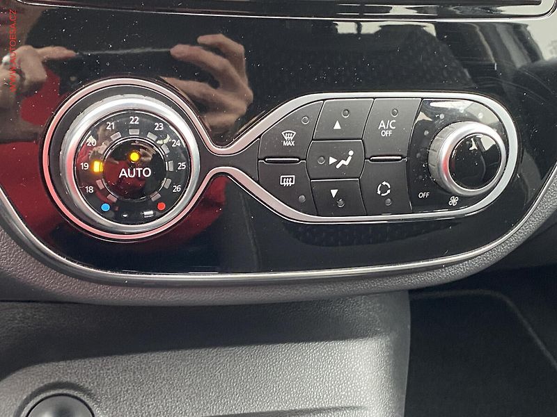 Renault Captur (2017) 1.2TCe, Intense, AT, navi, TZ - fotka 14 z 16