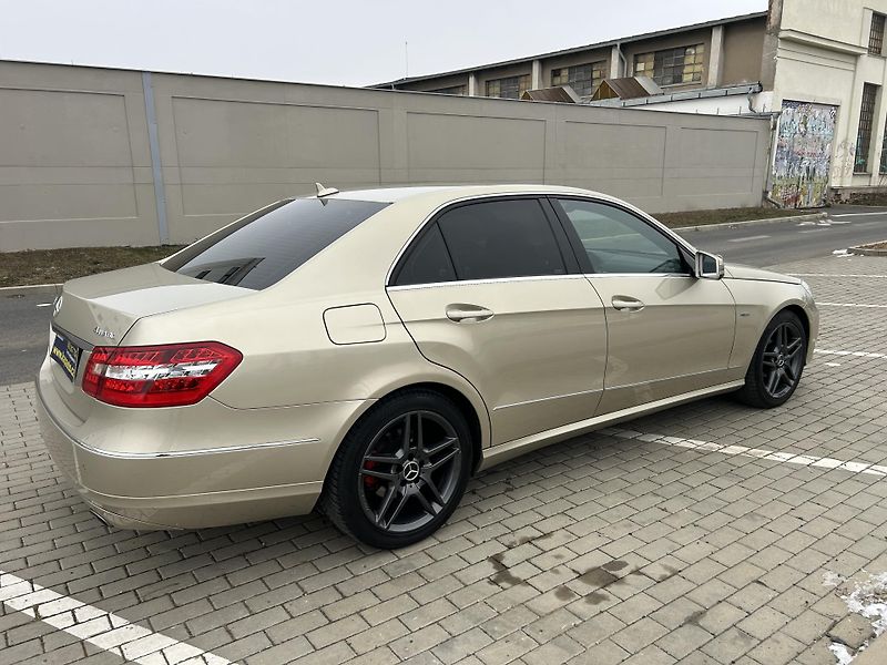Mercedes-Benz Třídy E E350 CDI BlueEFFICIENCY 4Matic - fotka 8 z 45