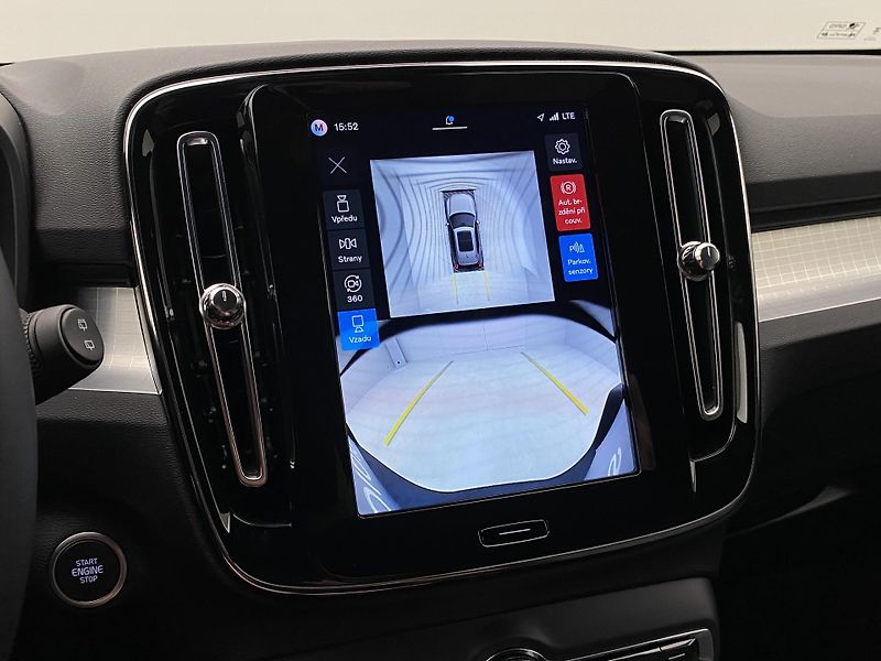 Volvo XC40 (2026) B3 AUT DARK PLUS - fotka 59 z 60