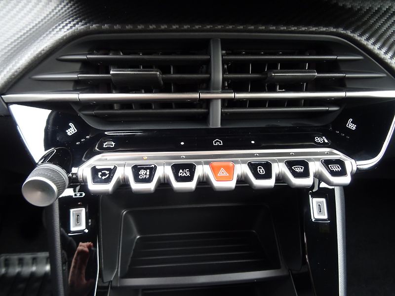 Peugeot 2008 (2026) ALLURE Turbo 100k MAN6 - fotka 34 z 43