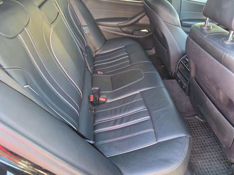 BMW Řada 5 520D TZ Sport Line Harman - fotka 17 z 30