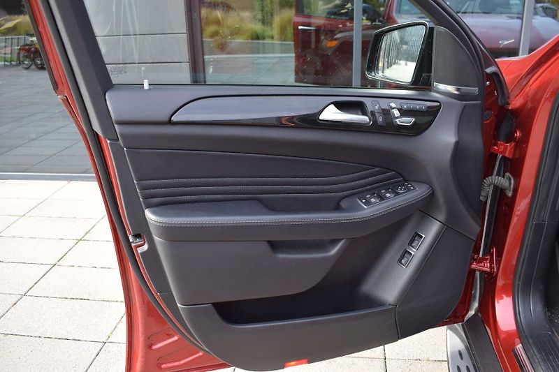 Mercedes-Benz GLE (2019) 350d AMG/Coupe/Tažné/KeyLess/ - fotka 36 z 40