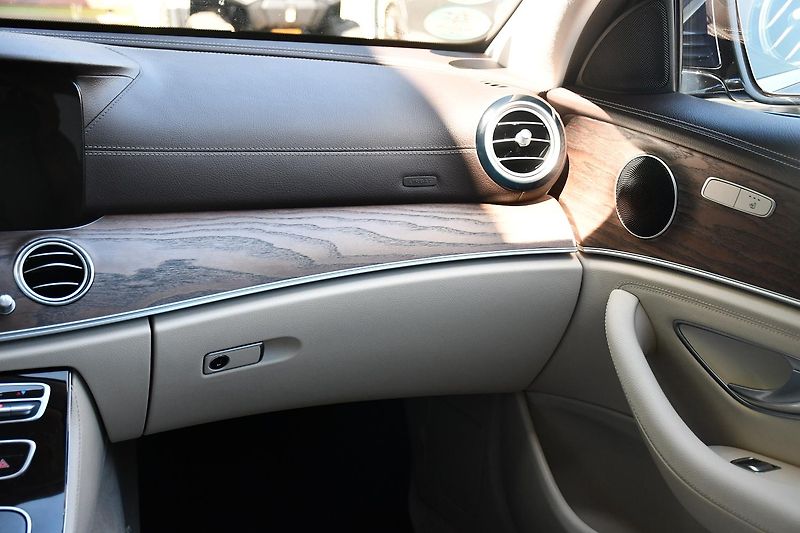 Mercedes-Benz Třídy E 350d - fotka 9 z 42