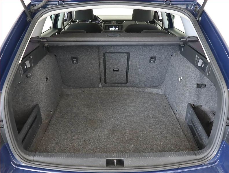 Škoda Octavia (2015) 1.6 TDI, Tempomat - fotka 13 z 19