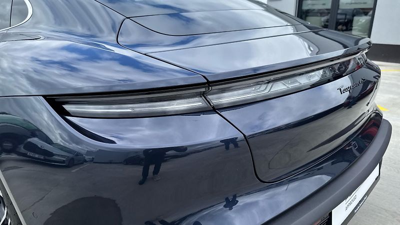Porsche Taycan 4S - fotka 14 z 25