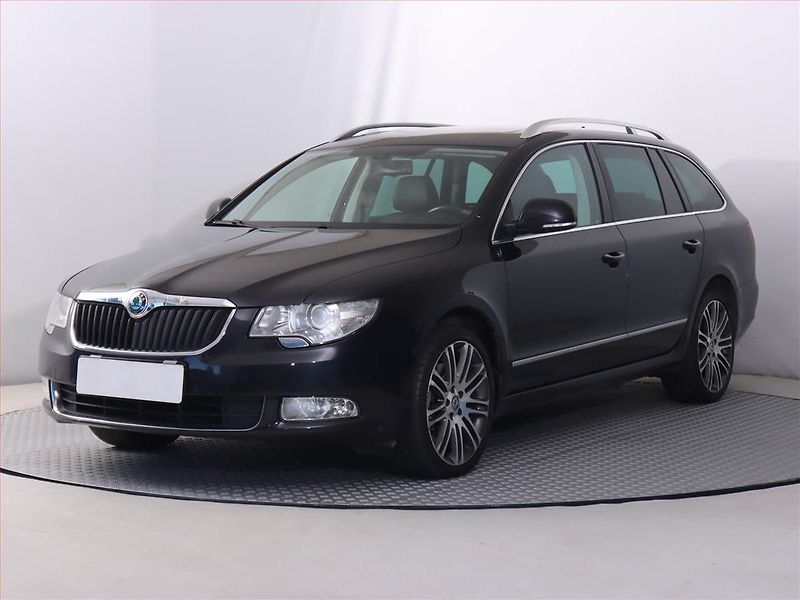 Škoda Superb (2011) Elegance 2.0 TDI, 4X4 - fotka 2 z 22