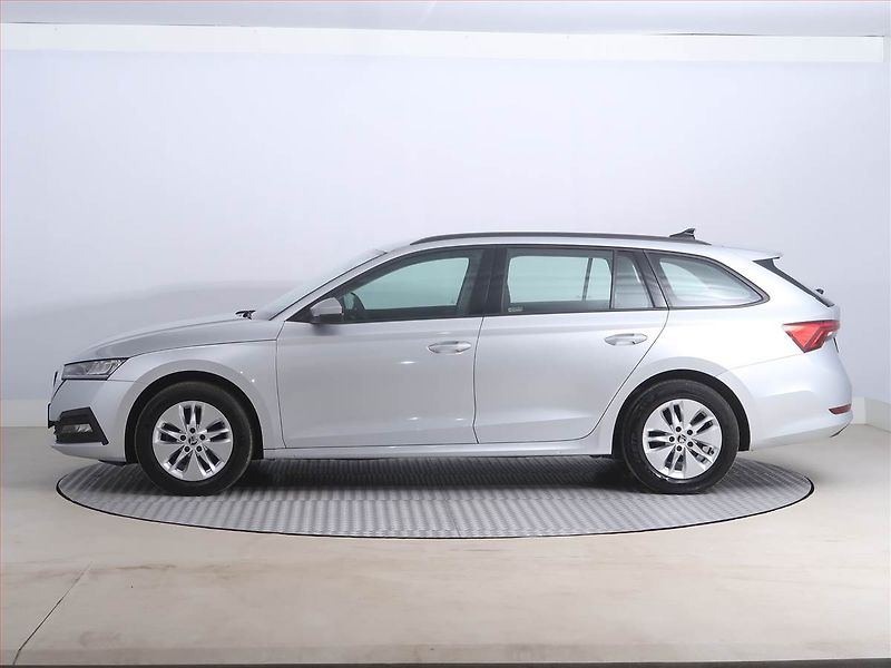 Škoda Octavia (2023) Ambition 2.0 TDI, ČR,1.maj - fotka 3 z 18
