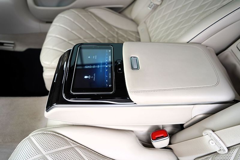 Mercedes-Benz Třídy S S 500L 4Matic AMG/3D Burmester - fotka 33 z 45