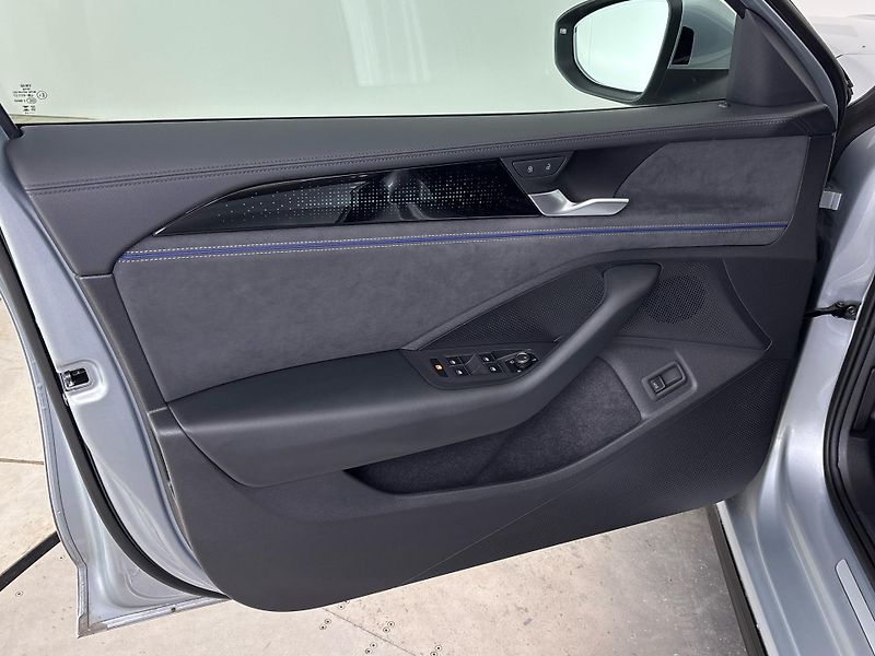 Volkswagen Passat R-Line People - fotka 13 z 31