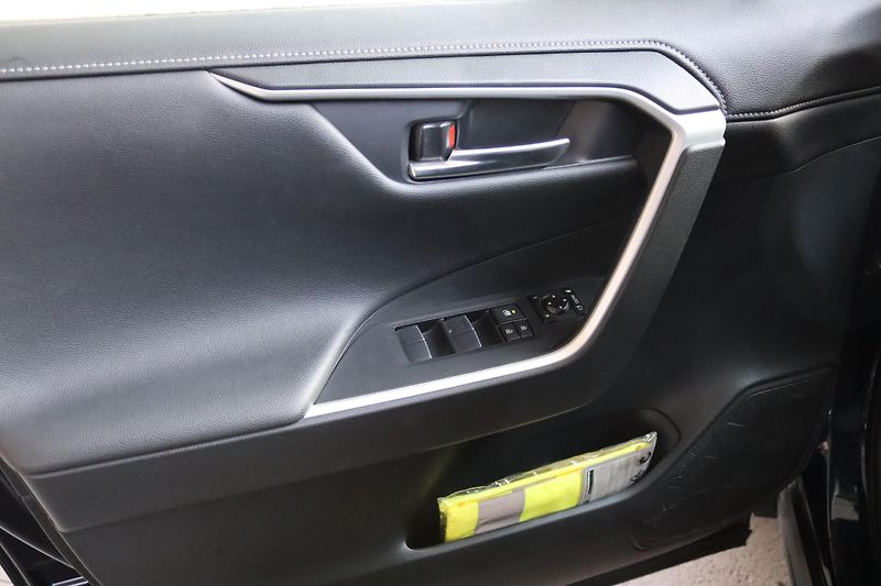 Toyota RAV4 2.5 HYBRID CVT 131kW - fotka 19 z 50