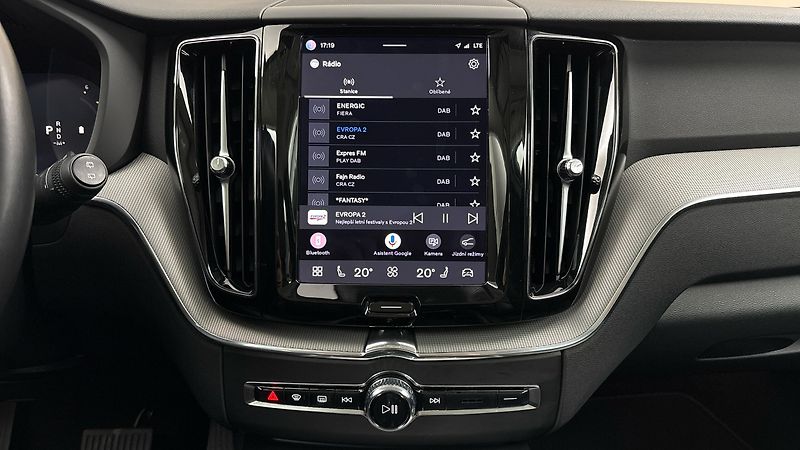 Volvo XC60 2.0 B4 AUT AWD Essential - fotka 11 z 27