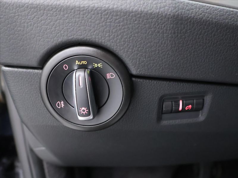 Volkswagen Multivan 2,0 TDI 150kW 4Motion LED 1Maj - fotka 16 z 30