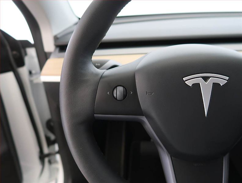 Tesla Model Y (2023) RWD LFP 60kWh, SoH 95% - fotka 28 z 33