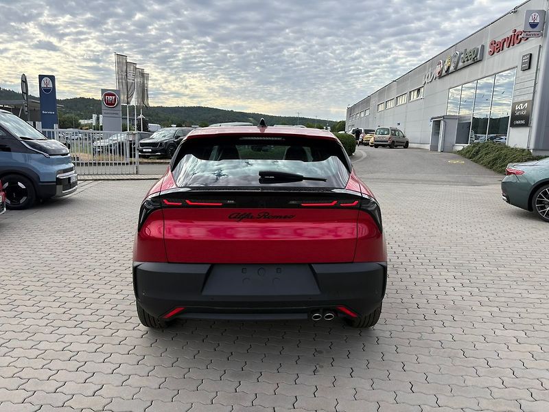 Alfa Romeo Junior Ibrida 1.2 Turbo Hybrid 145k e - fotka 6 z 16